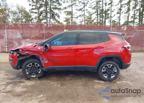 2018 Jeep Compass Trailhawk 4X4 из США, поврежденный, VIN 3C4NJDDB2JT419428